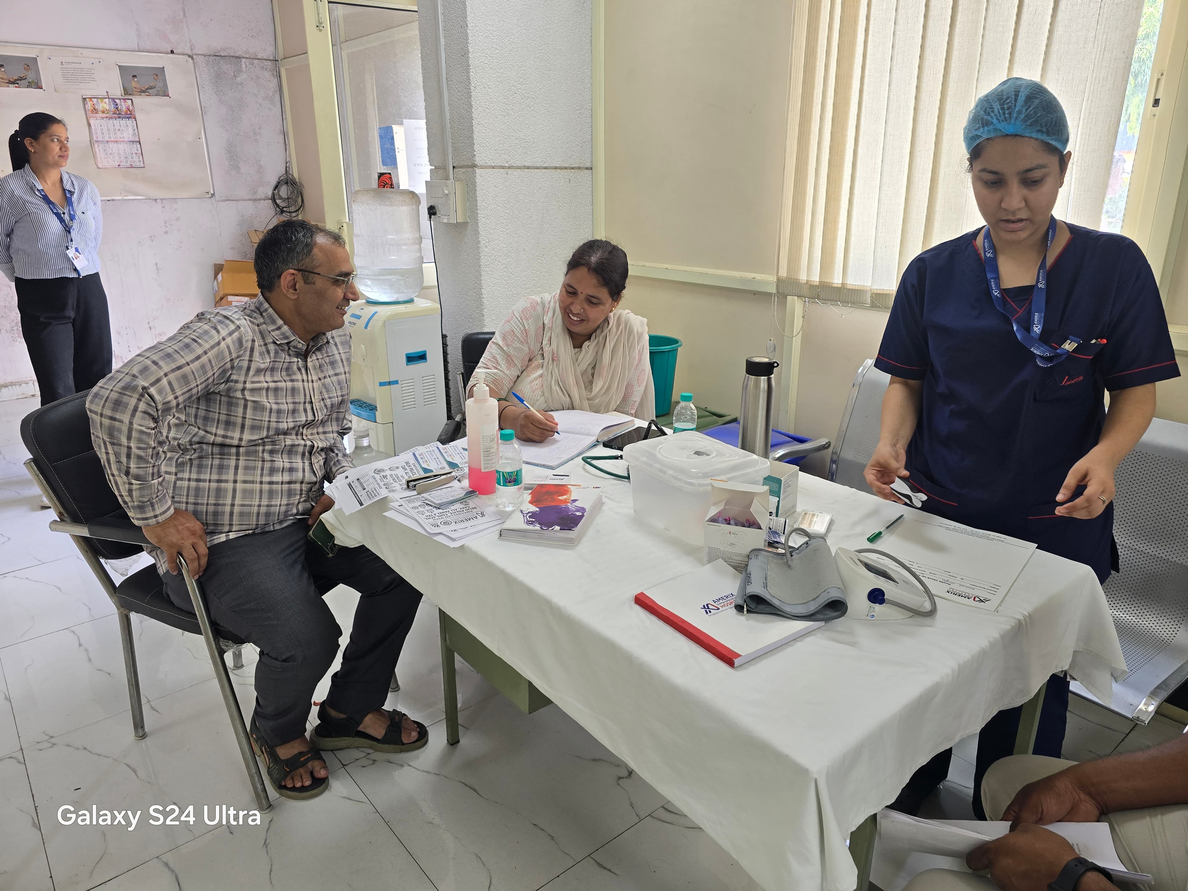 Swasth Bharat Healthcare advisor guiding a family through hospital care